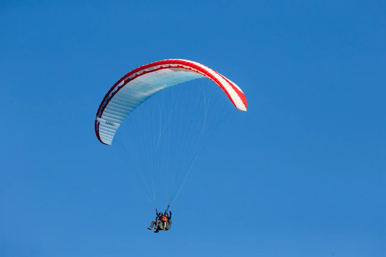 Gleitschirm Flug bei wunderschönem Wetter im Sauerland
